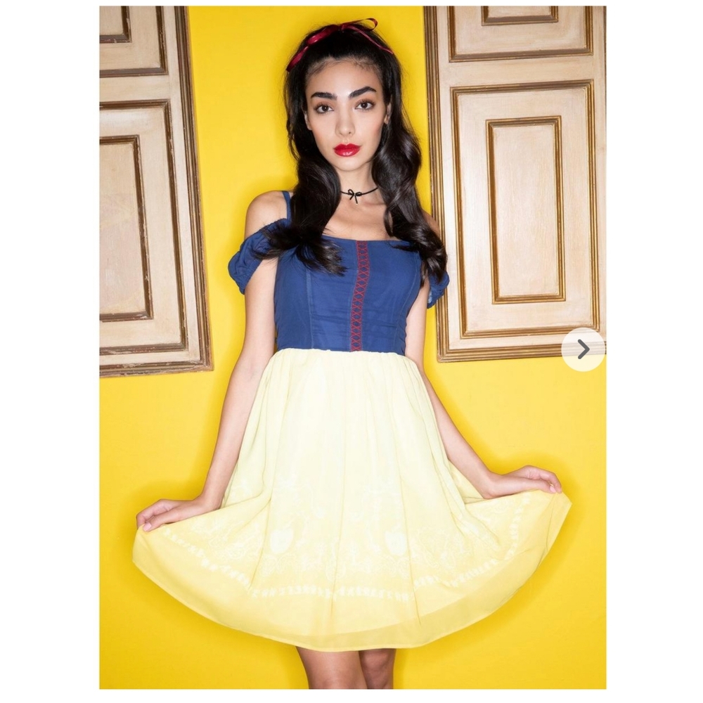 NWT HerUniverse Disney Princess Snow White Dress XL